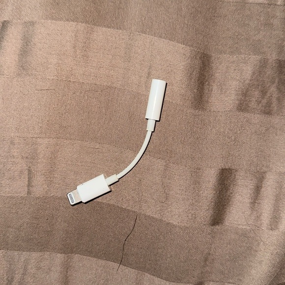 Bluetooth car audio adapter. Lightning to aux adapter. lightning dangle adapter. - Picture 4 of 10